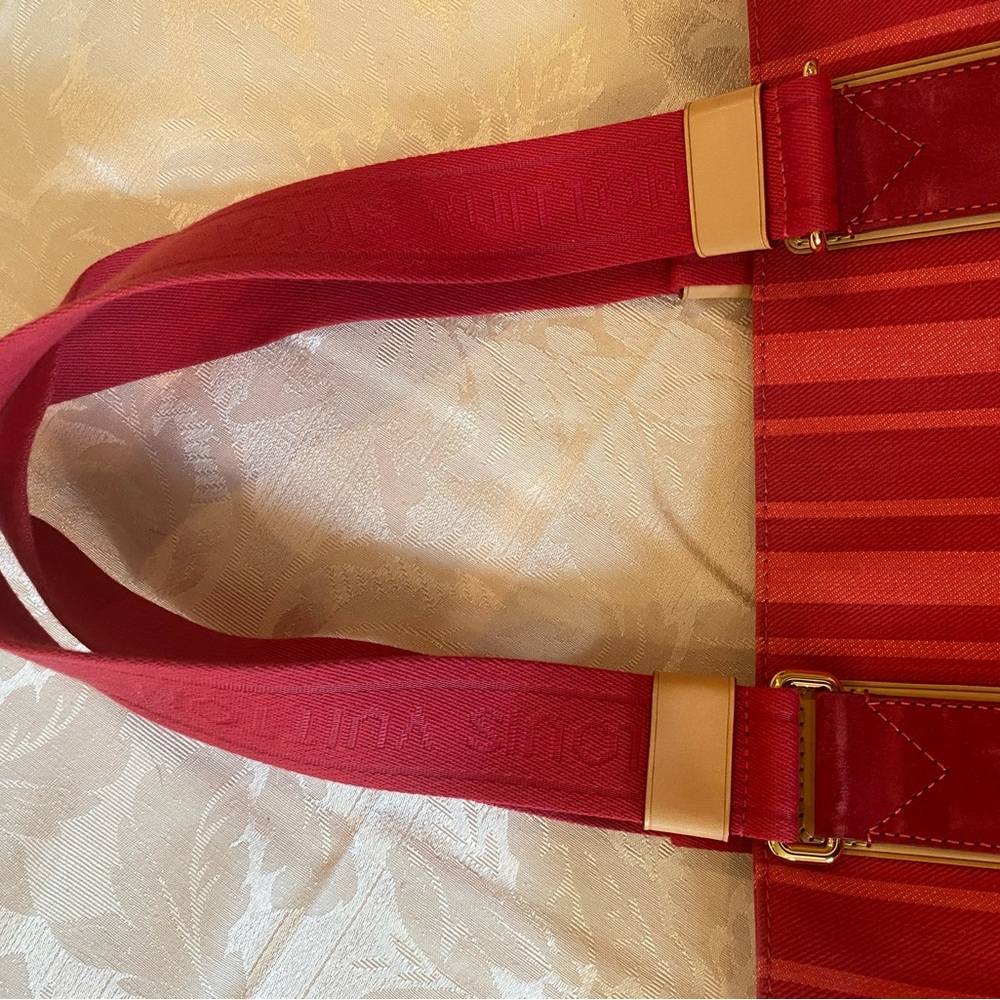 Louis Vuitton Tote - Picture 6 of 7